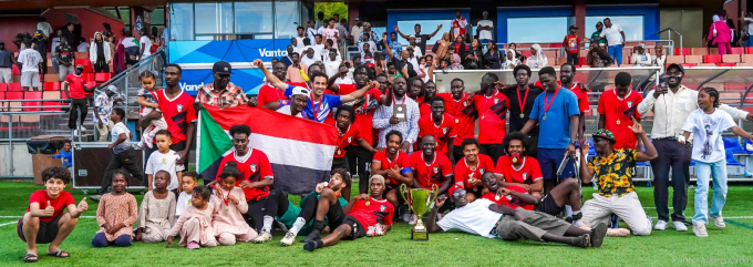 Kuva 2: Team Sudan juhlii voittoaan yhteisön ja perheen voimin